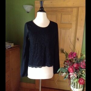 💥Chloe K lace overlay top💥